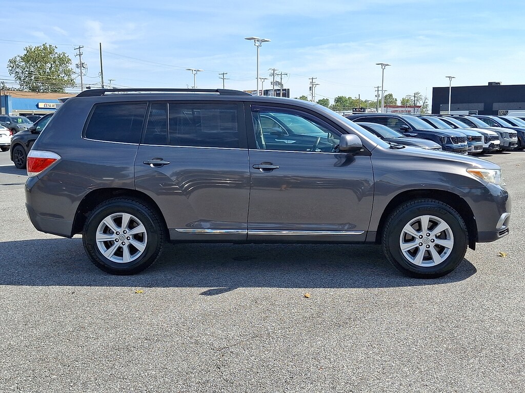 Used 2011 Toyota Highlander SE SUV