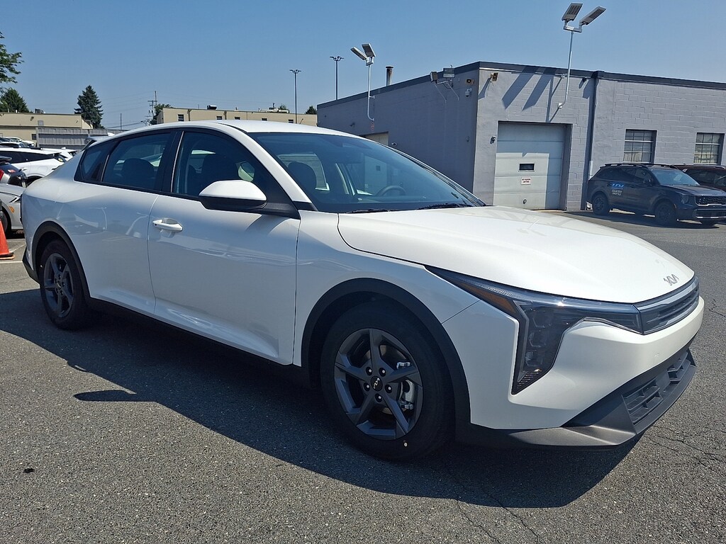 New 2026 Kia K4 LXS Sedan