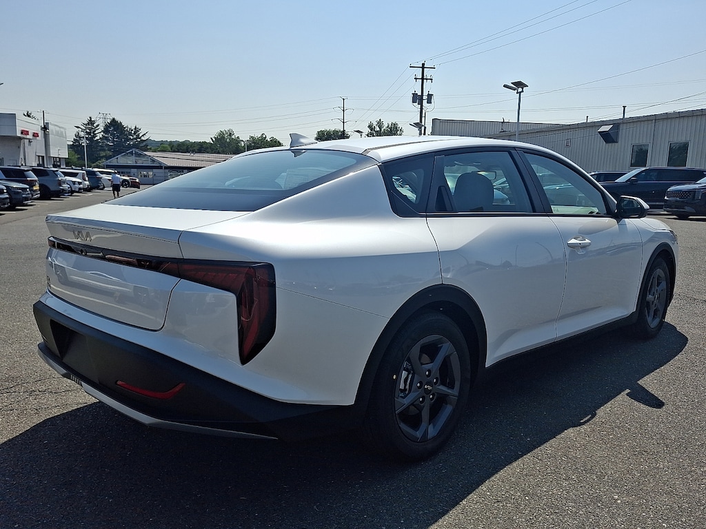 New 2026 Kia K4 LXS Sedan