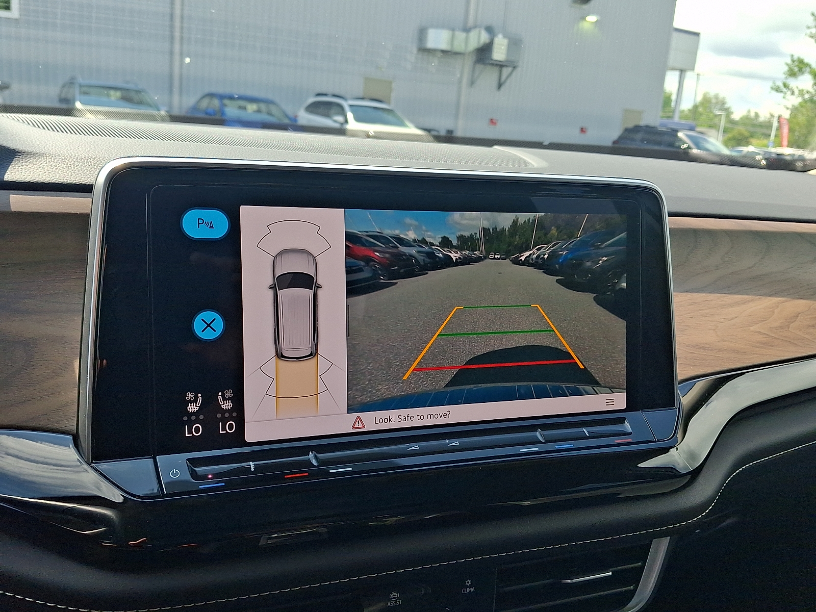 2024 Volkswagen Atlas SE w/Tech - Photo 17