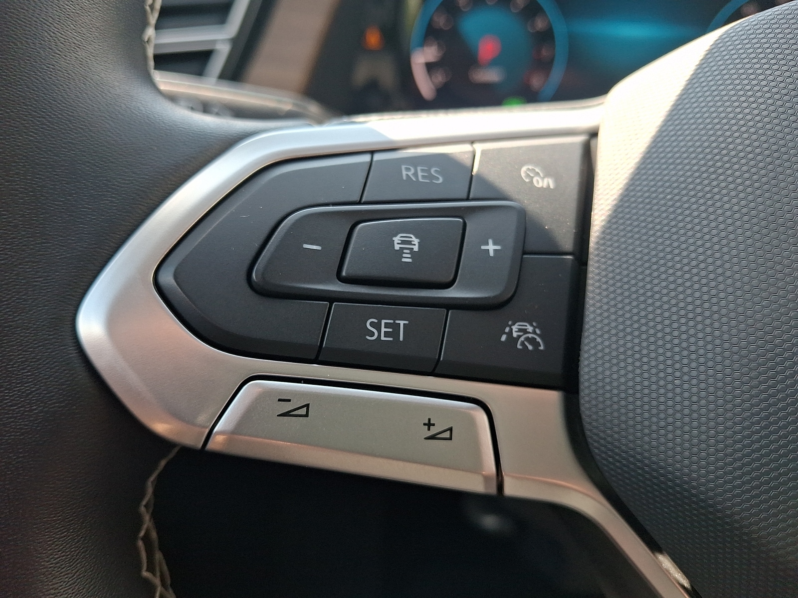 2024 Volkswagen Atlas SE w/Tech - Photo 20