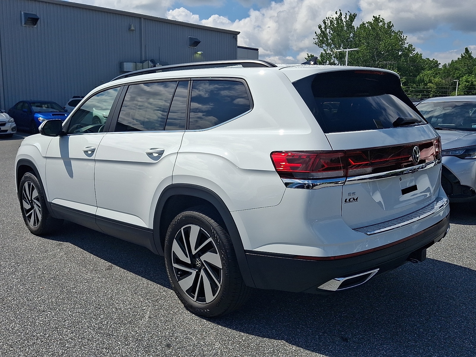 2024 Volkswagen Atlas SE w/Tech - Photo 6