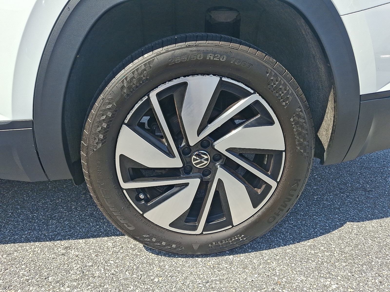 2024 Volkswagen Atlas SE w/Tech - Photo 8