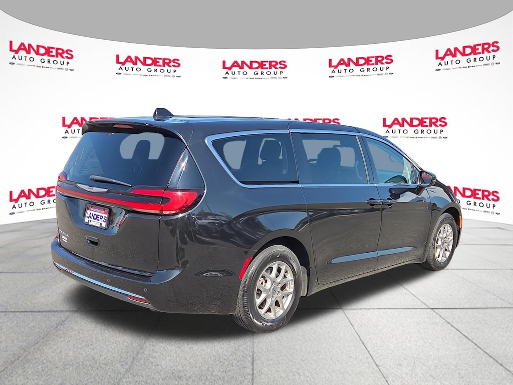 Used 2023 Chrysler Pacifica Touring L Touring L FWD