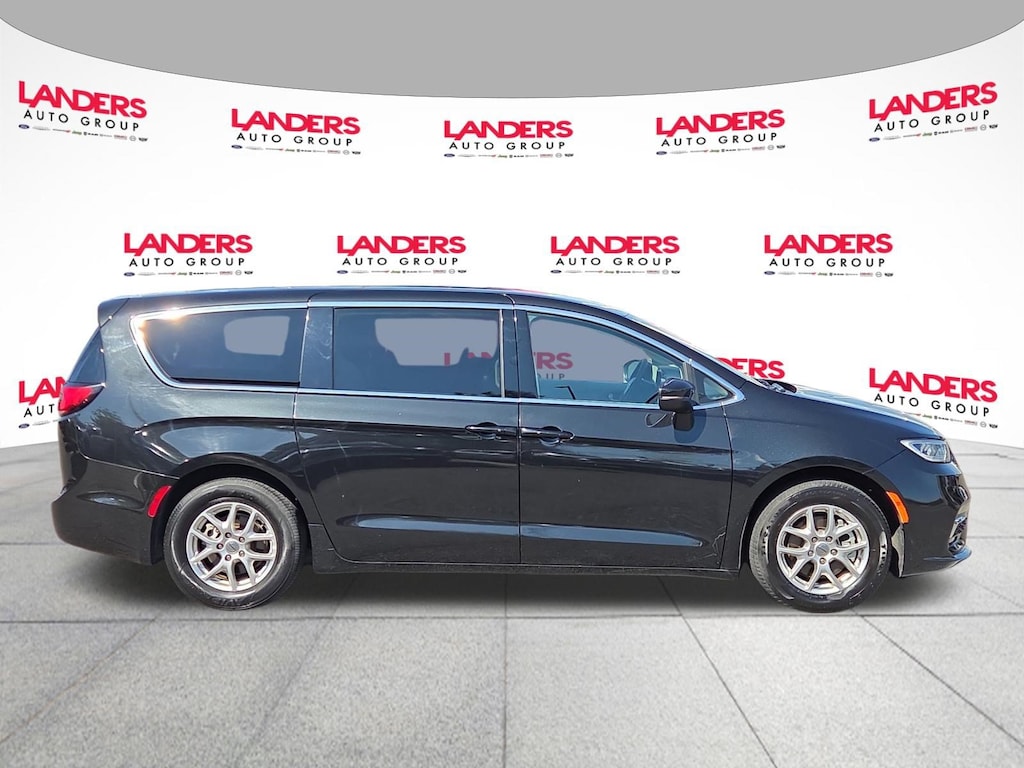 Used 2023 Chrysler Pacifica Touring L Touring L FWD