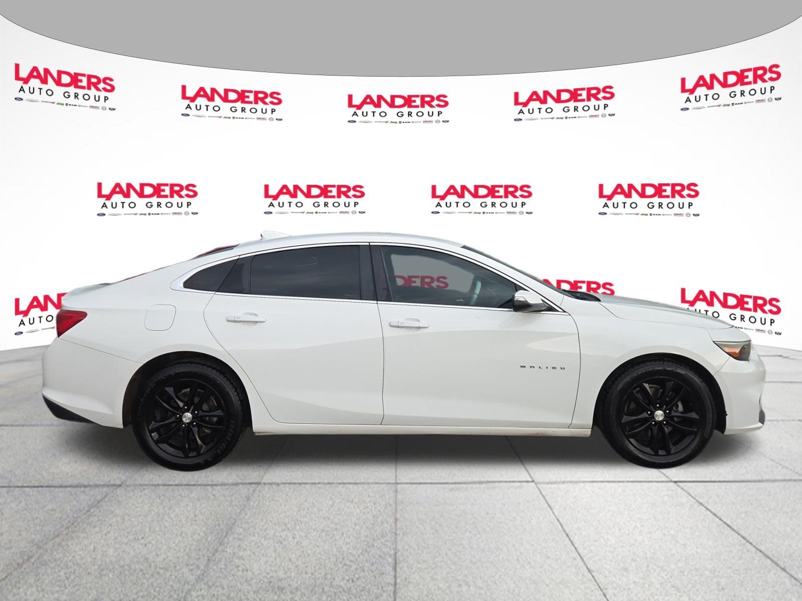 Used 2018 Chevrolet Malibu 1LT with VIN 1G1ZD5ST5JF114230 for sale in Covington, TN