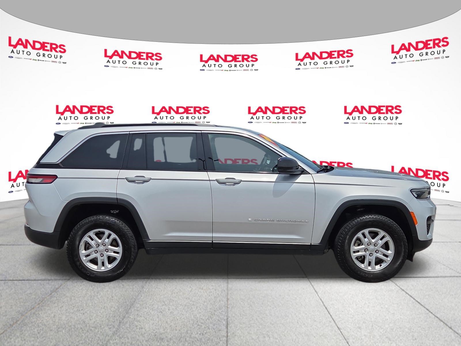 Used 2025 Jeep Grand Cherokee Laredo Laredo 4x2