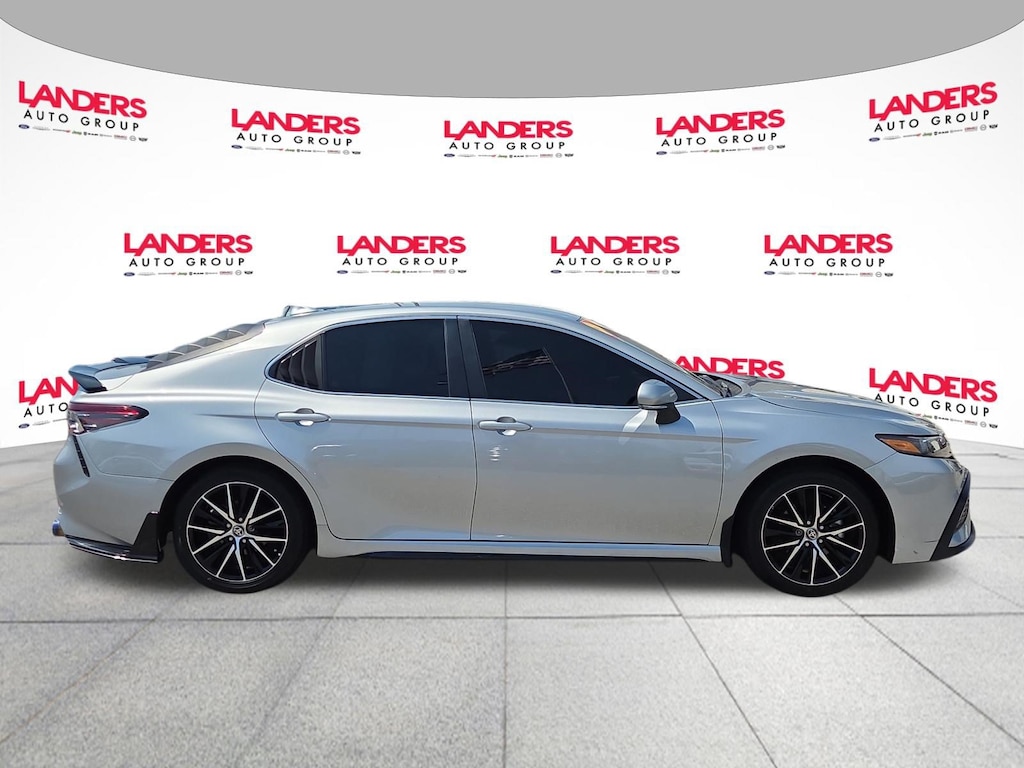 Used 2024 Toyota Camry SE SE Auto