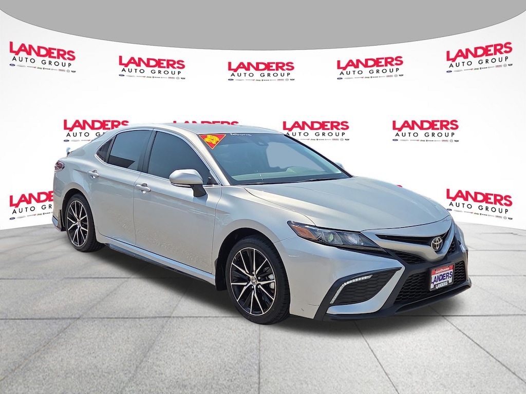 Used 2024 Toyota Camry SE SE Auto