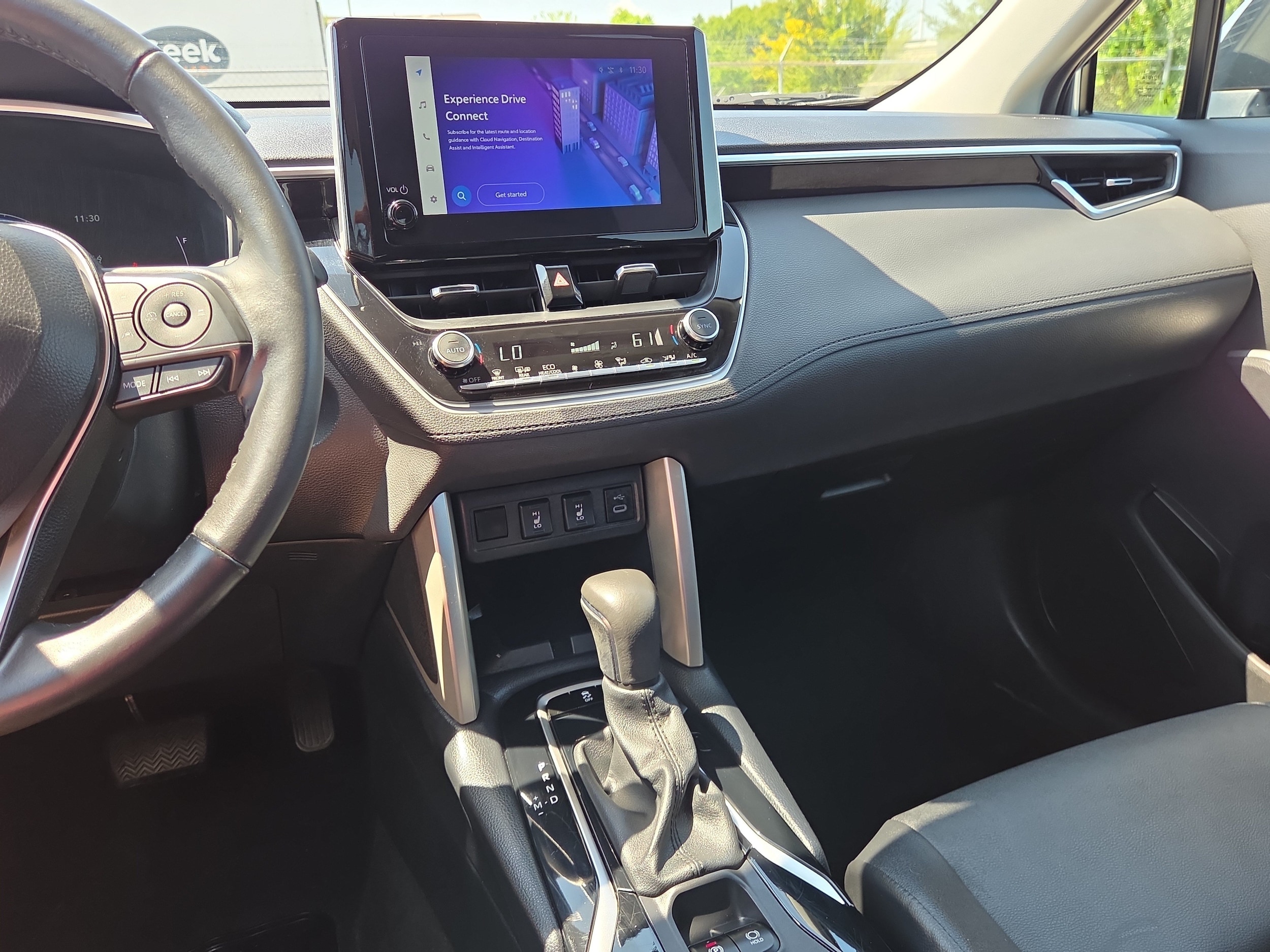 2024 Toyota Corolla Cross XLE - Photo 24