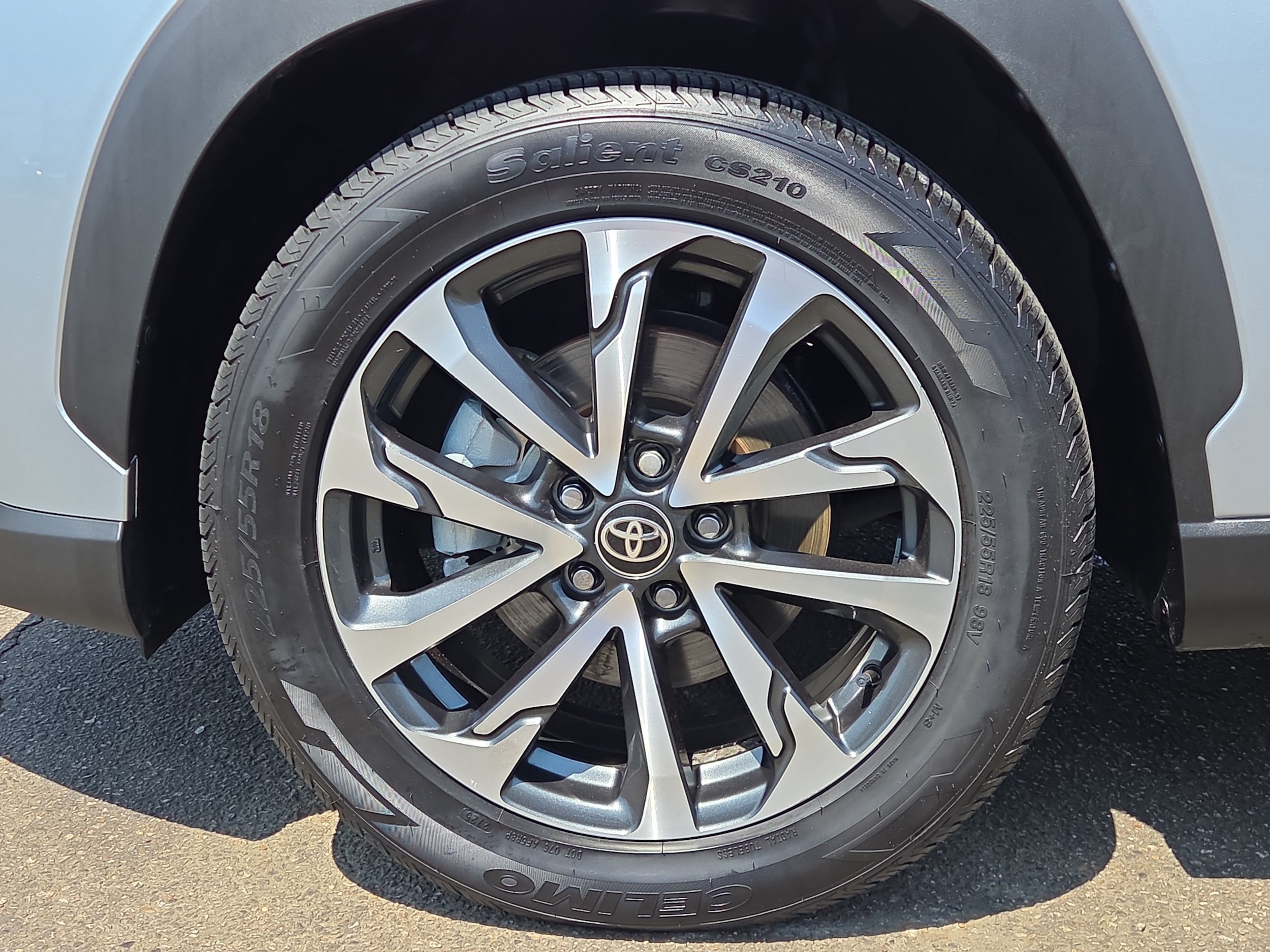 2024 Toyota Corolla Cross XLE - Photo 9