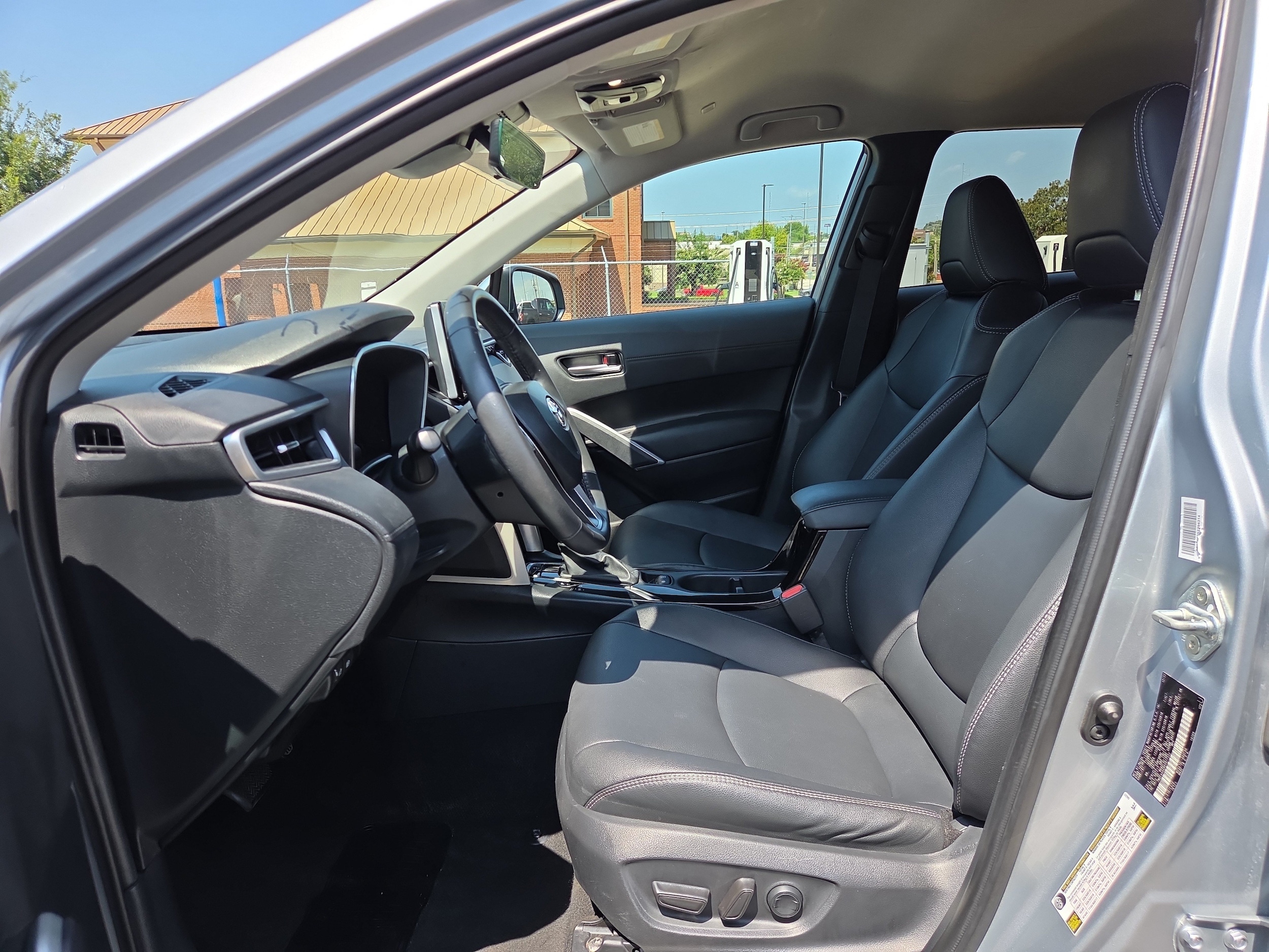 2024 Toyota Corolla Cross XLE - Photo 10