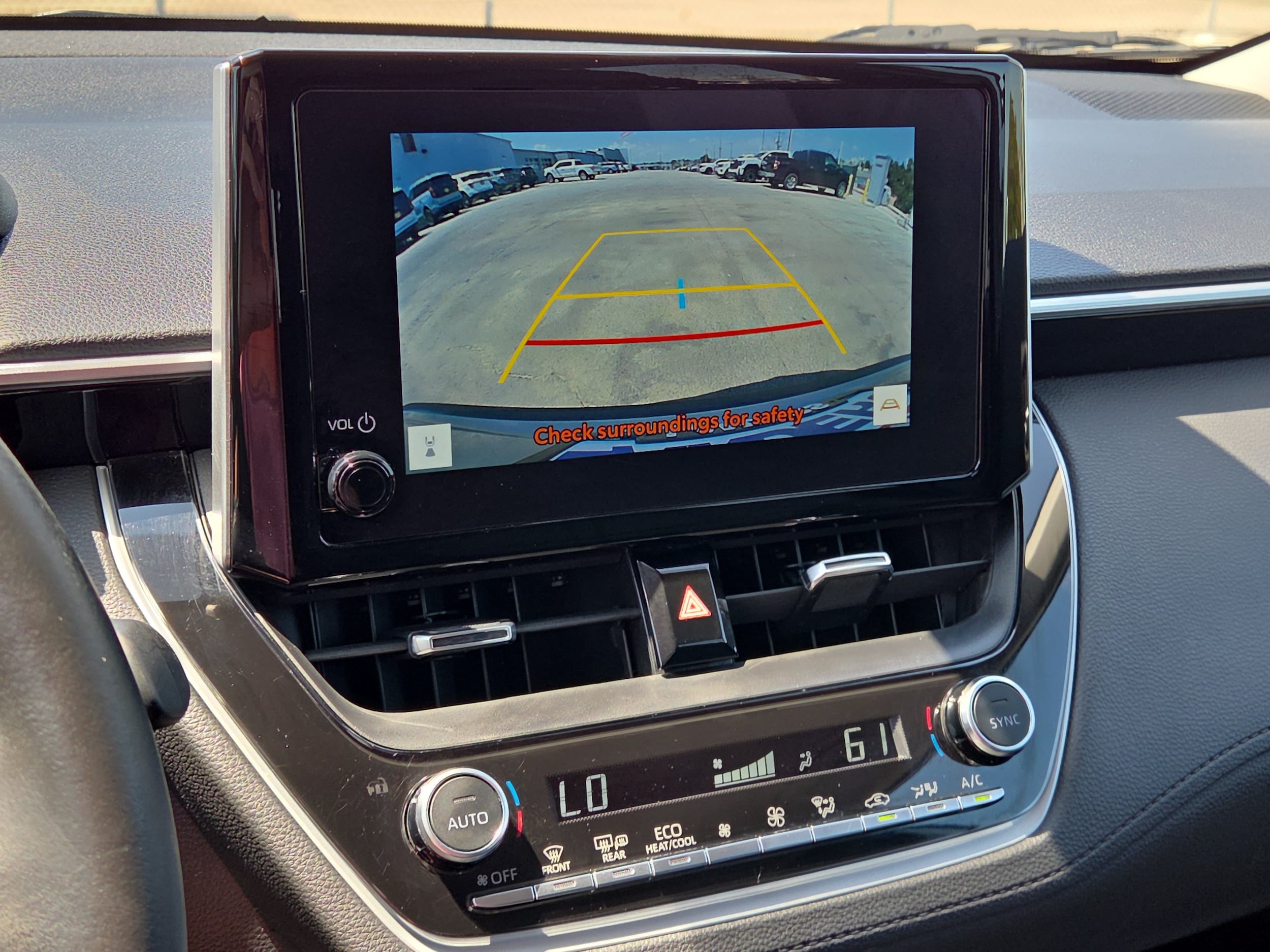 2024 Toyota Corolla Cross XLE - Photo 23