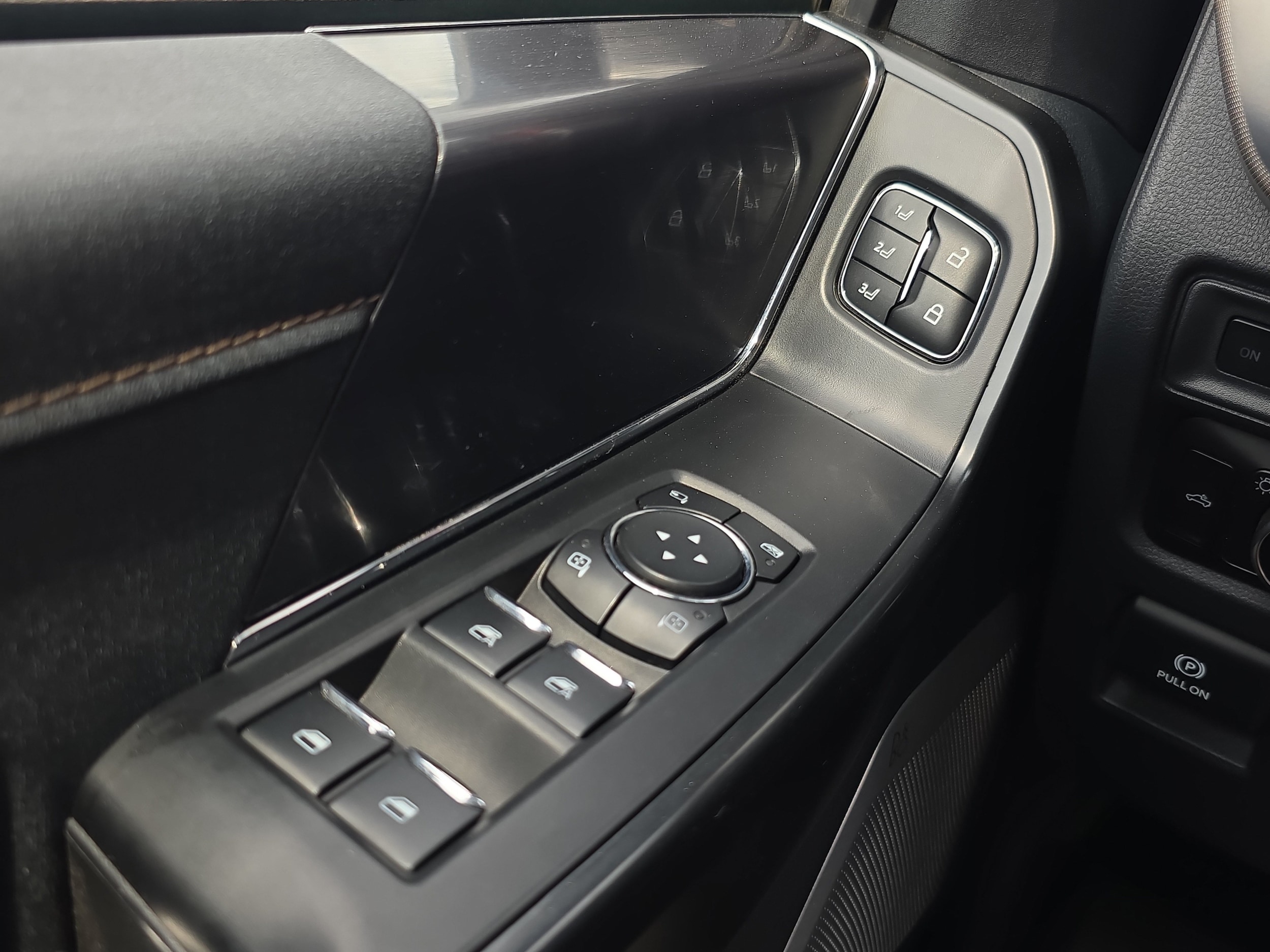 2023 Ford F-150 Raptor - Photo 17