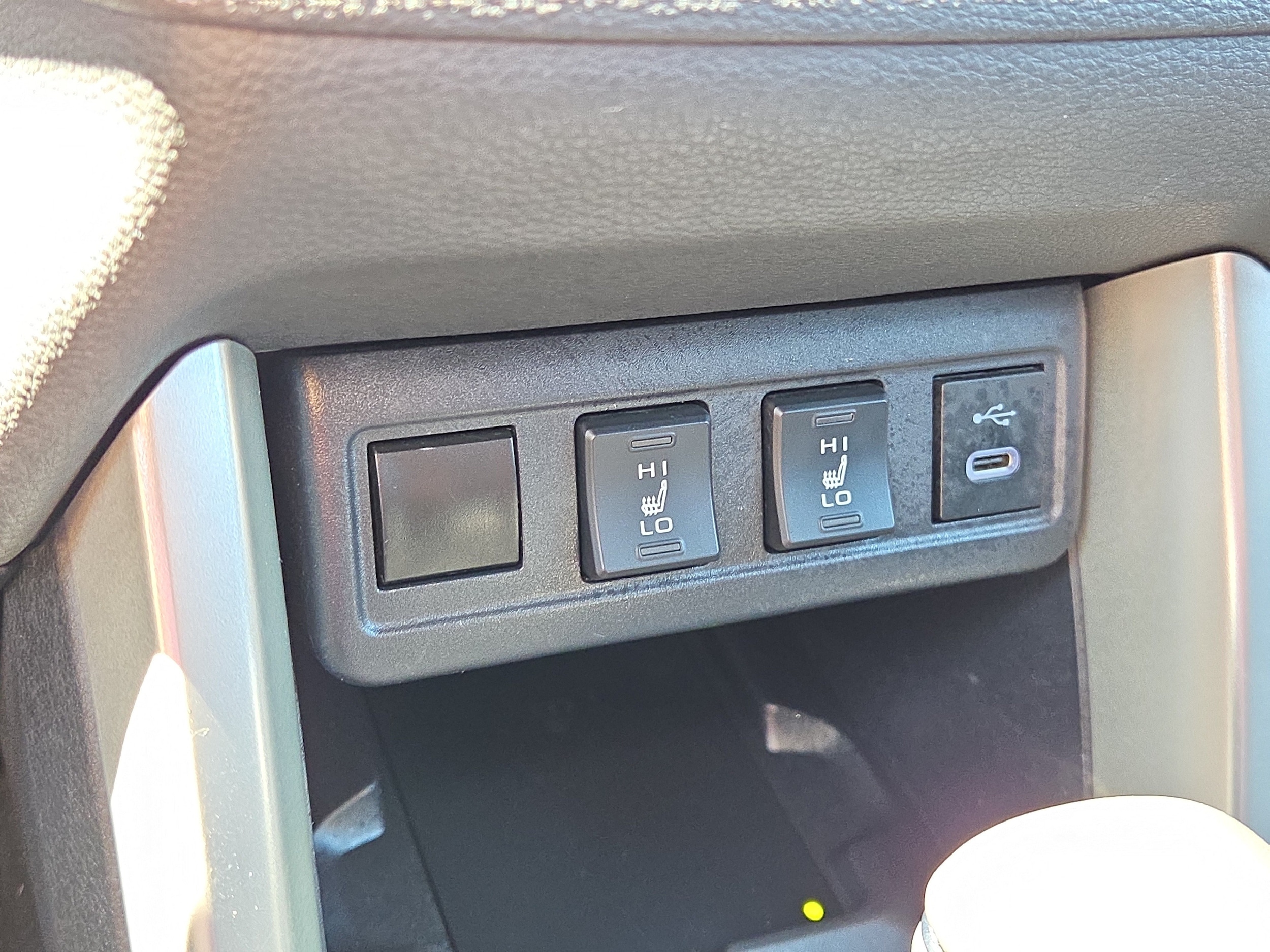 2024 Toyota Corolla Cross XLE - Photo 25