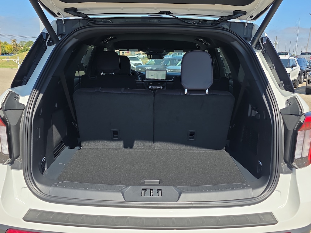 New 2027 Ford Explorer Platinum SUV