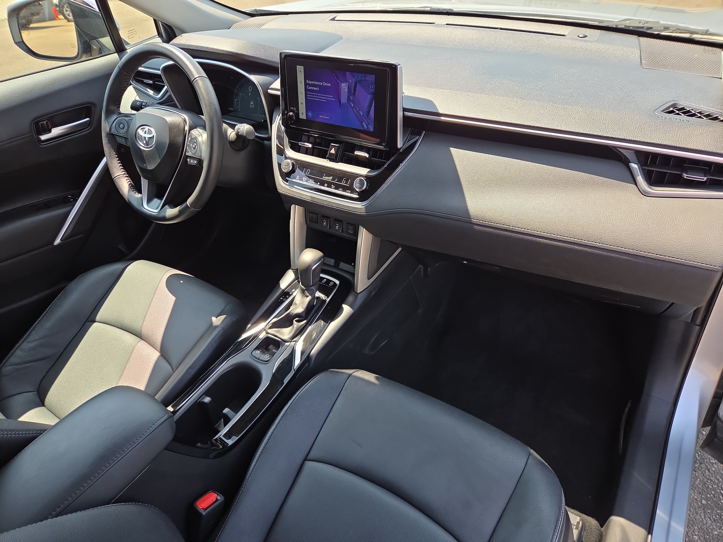 2024 Toyota Corolla Cross XLE - Photo 16