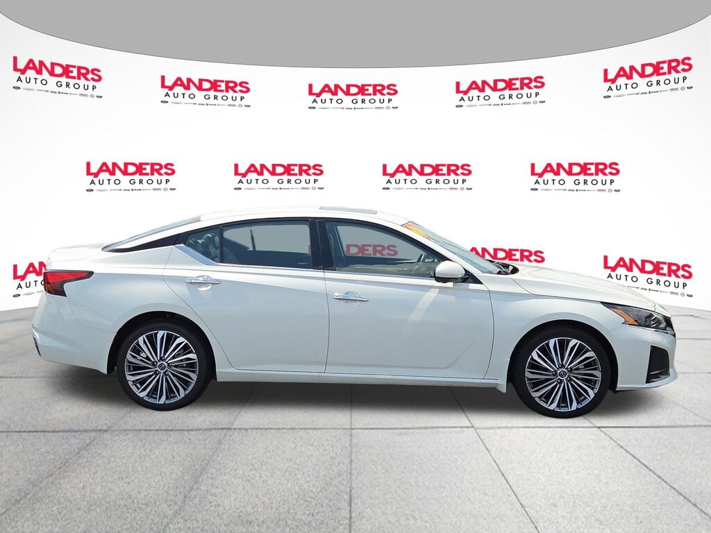 Used 2023 Nissan Altima 2.5 SL Sedan
