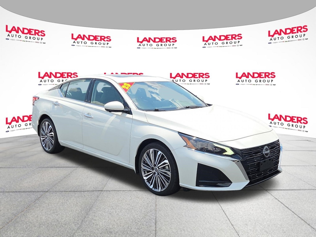 Used 2023 Nissan Altima 2.5 SL Sedan
