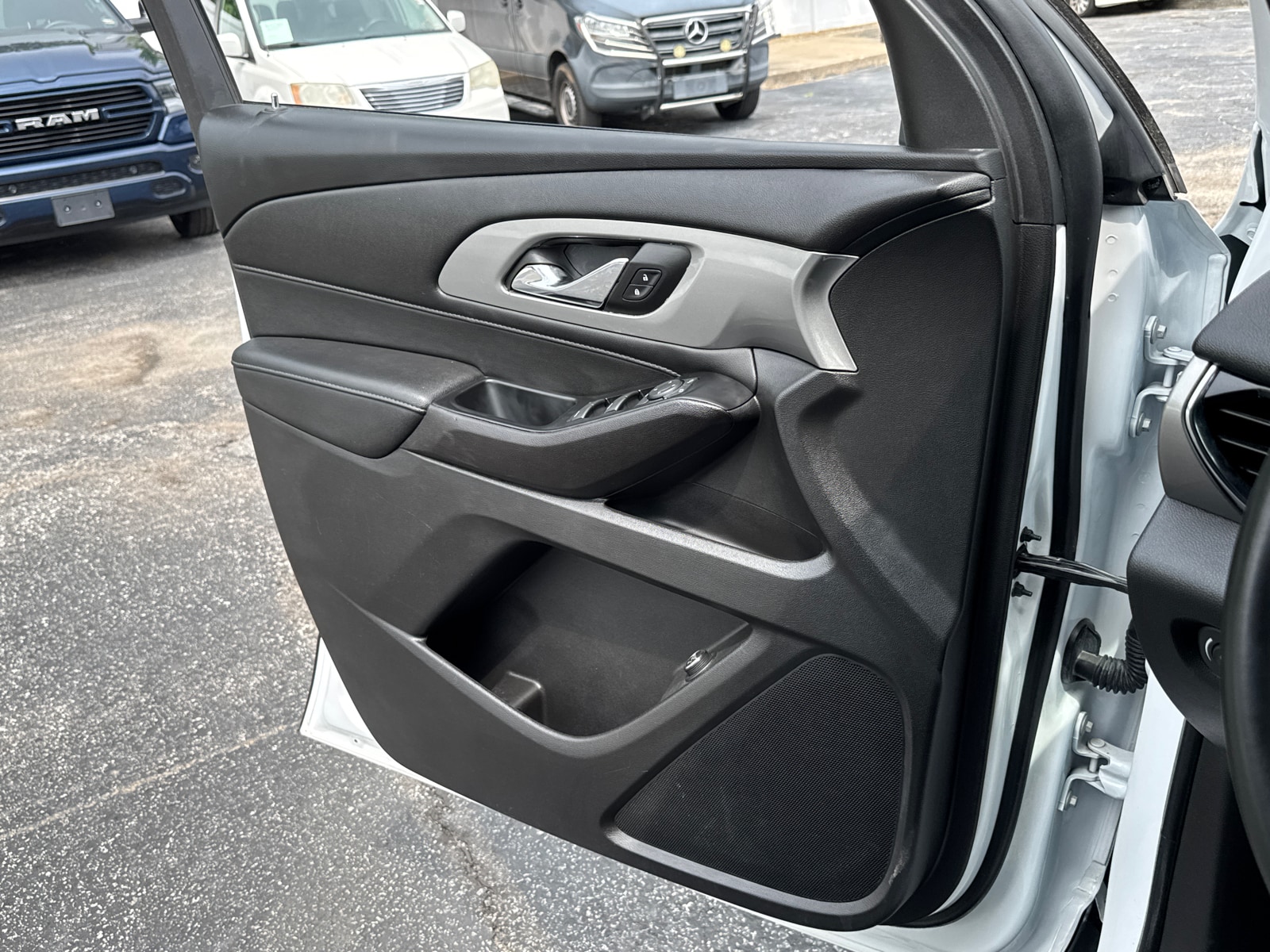 2023 Chevrolet Traverse 1LT - Photo 17