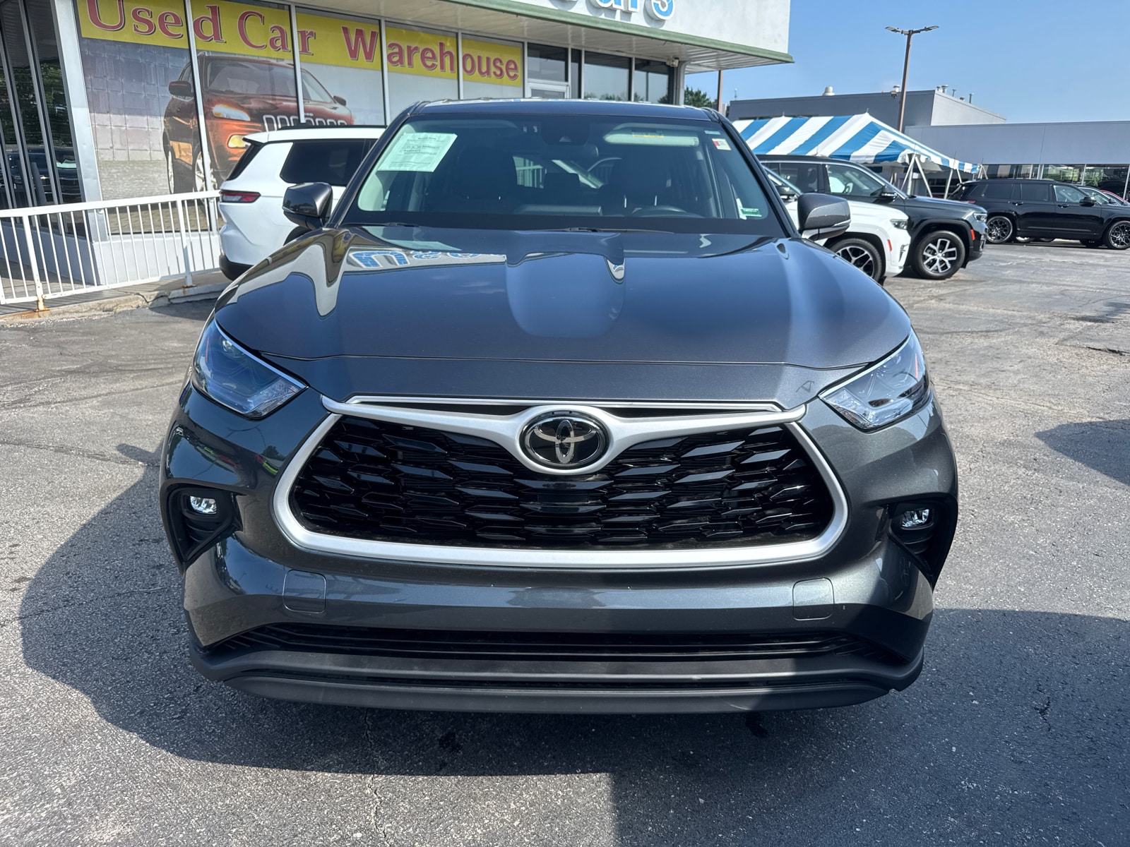 Used 2025 Toyota Highlander LE with VIN 5TDKDRAH1SS553052 for sale in Kansas City
