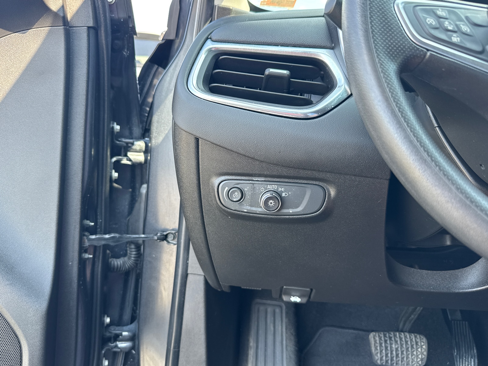 2022 Chevrolet Equinox LT - Photo 15