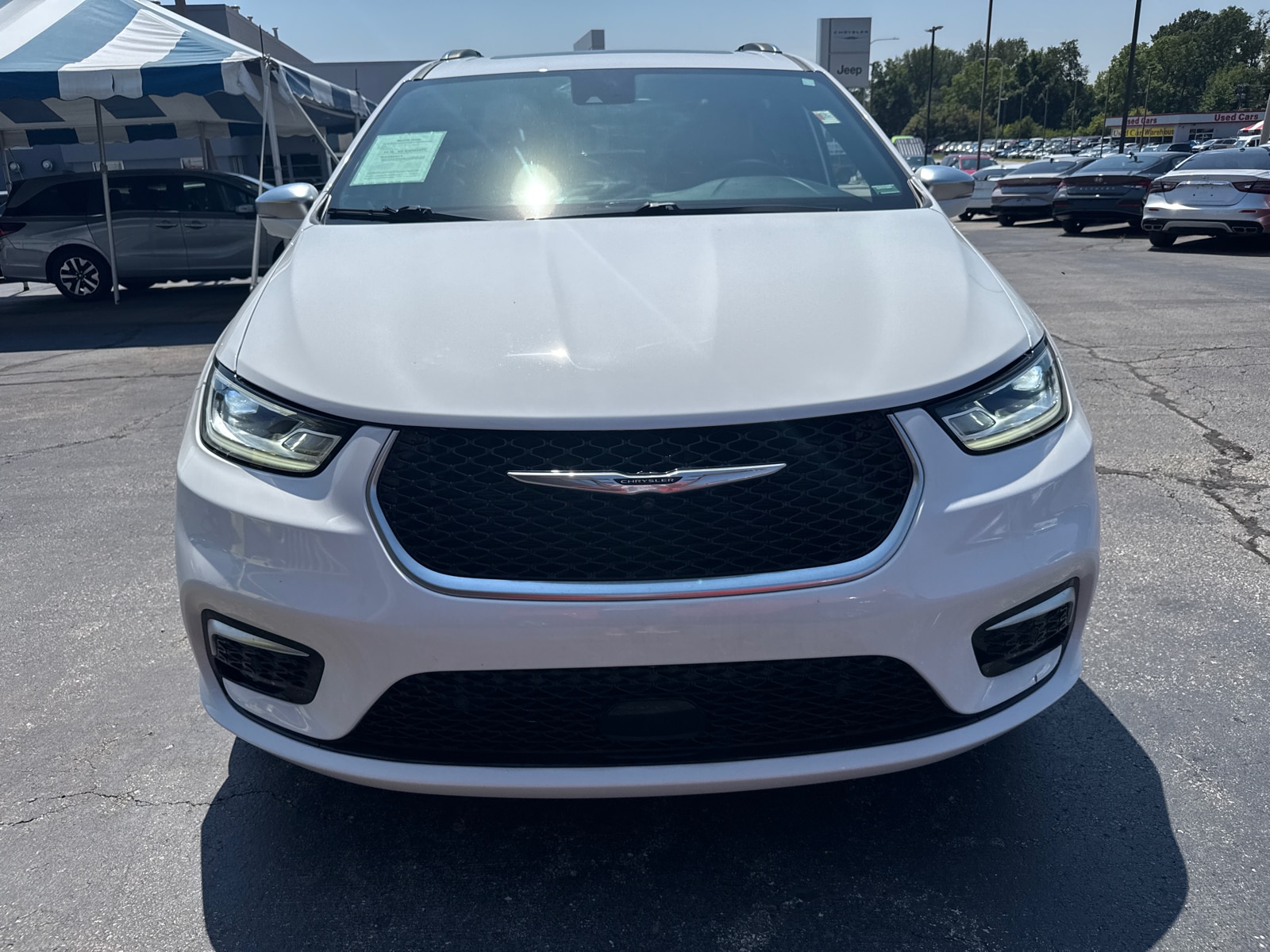 Used 2024 Chrysler Pacifica PHEV Pinnacle with VIN 2C4RC1N70RR109197 for sale in Kansas City