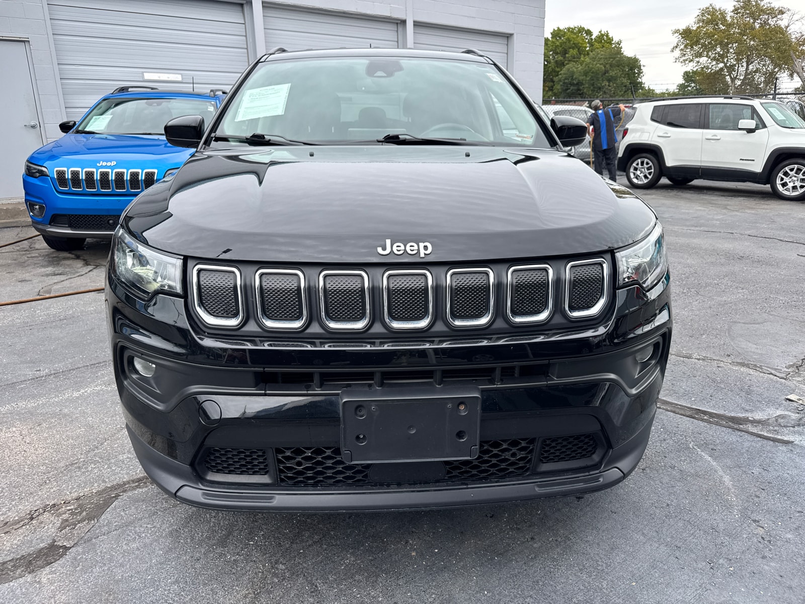 Used 2022 Jeep Compass Latitude Lux with VIN 3C4NJDFB5NT178354 for sale in Kansas City