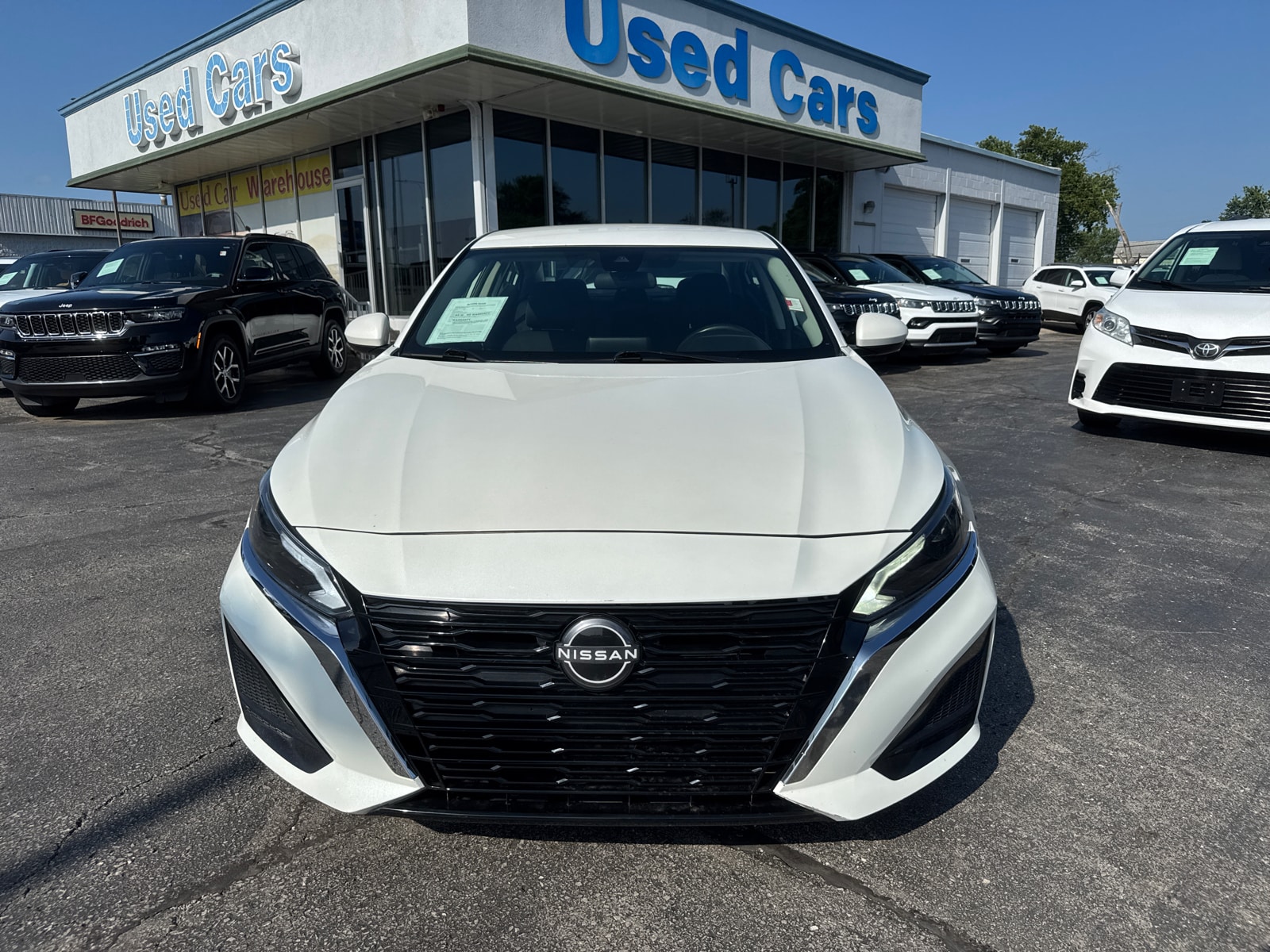 Used 2023 Nissan Altima SV with VIN 1N4BL4DV6PN311898 for sale in Kansas City