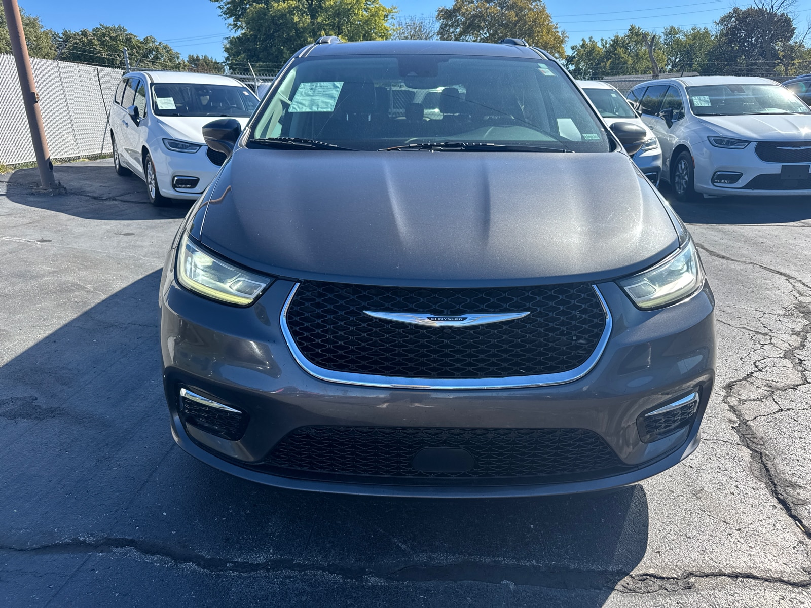 Used 2022 Chrysler Pacifica Touring L with VIN 2C4RC1BG4NR170292 for sale in Kansas City