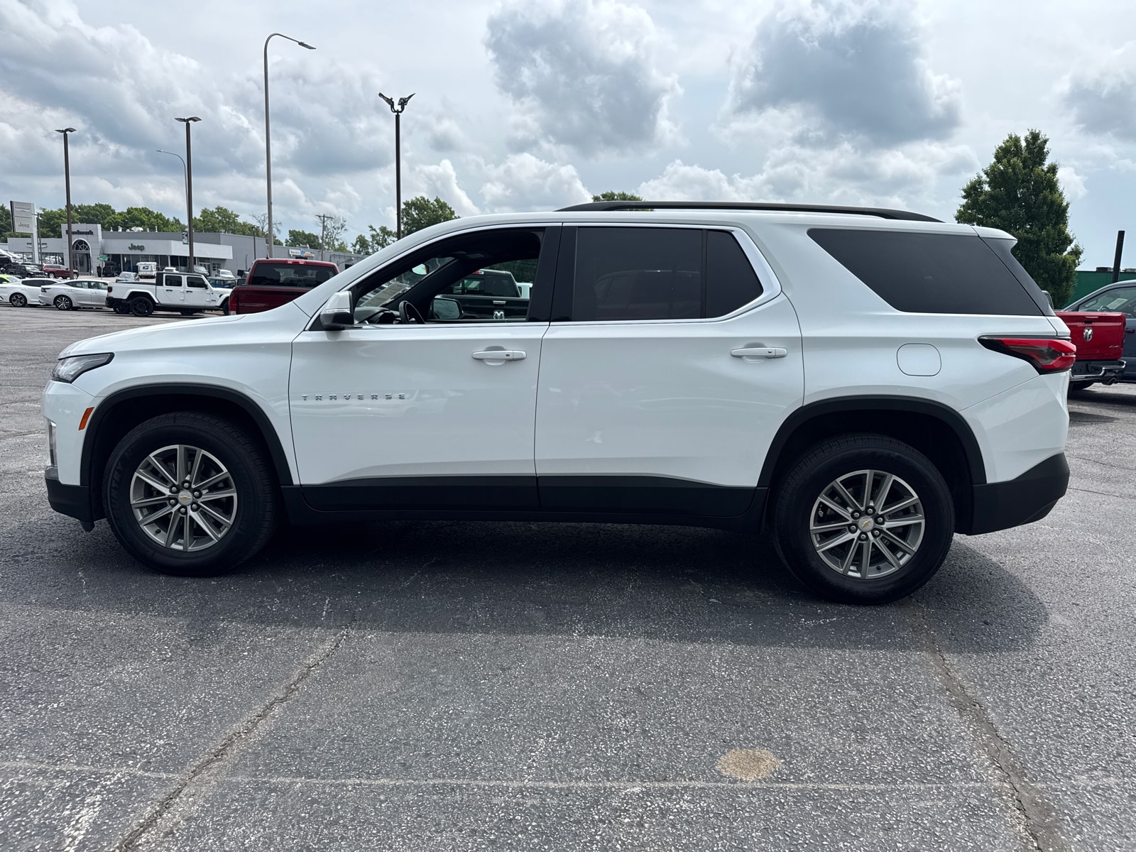 2023 Chevrolet Traverse 1LT - Photo 3