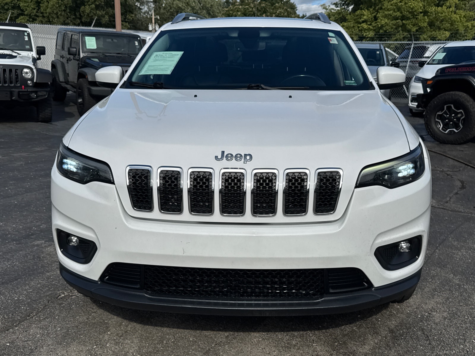 Used 2019 Jeep Cherokee Latitude Plus with VIN 1C4PJMLB7KD211806 for sale in Kansas City