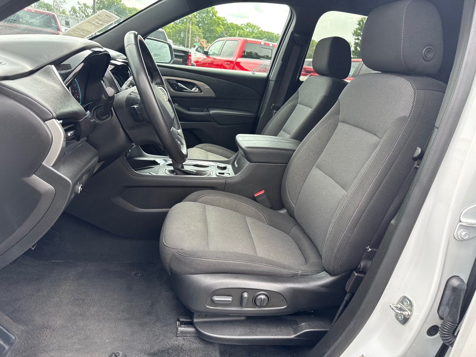 2023 Chevrolet Traverse 1LT - Photo 10