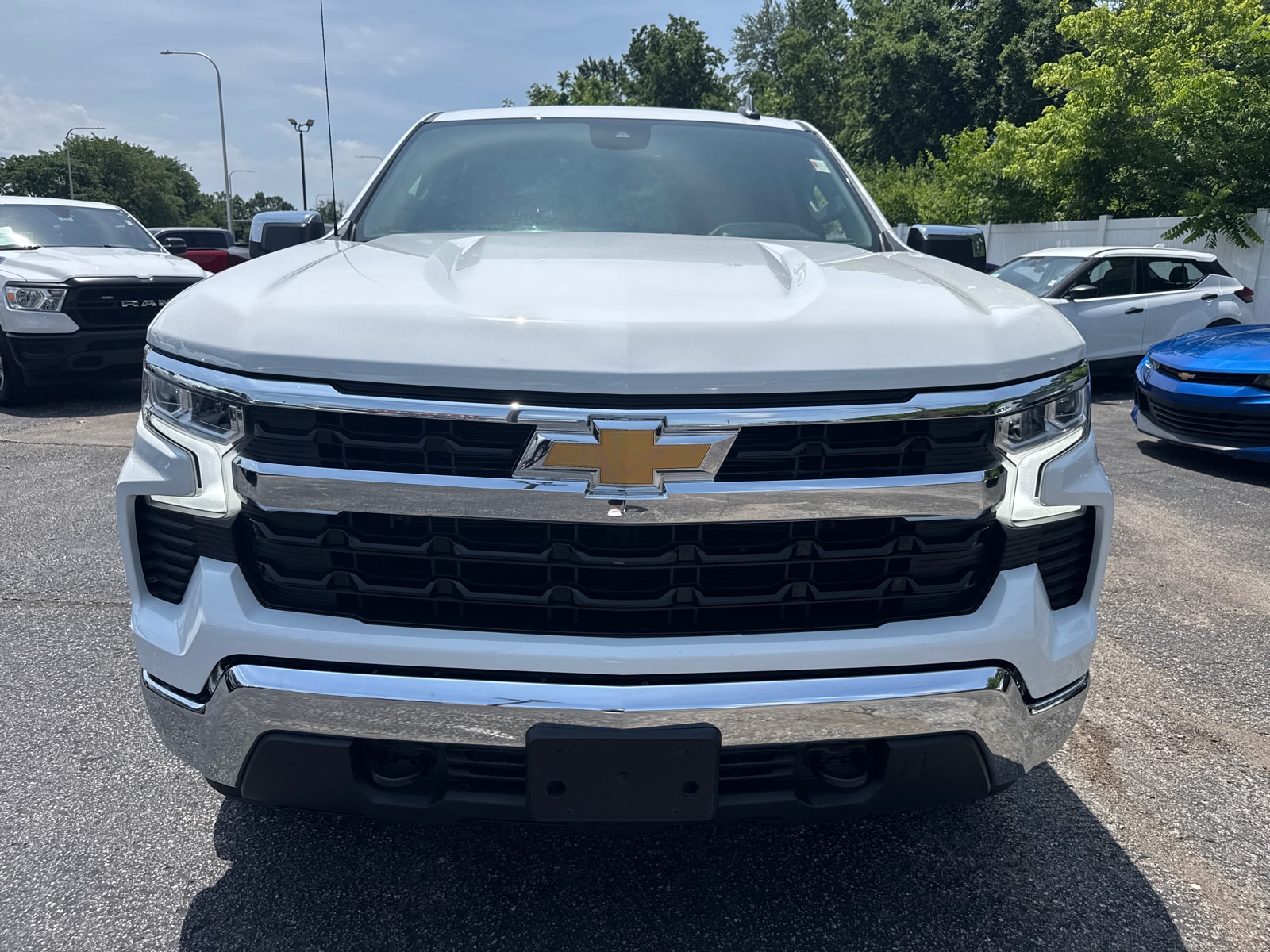 Used 2024 Chevrolet Silverado 1500 LT with VIN 2GCUDDED3R1145818 for sale in Kansas City