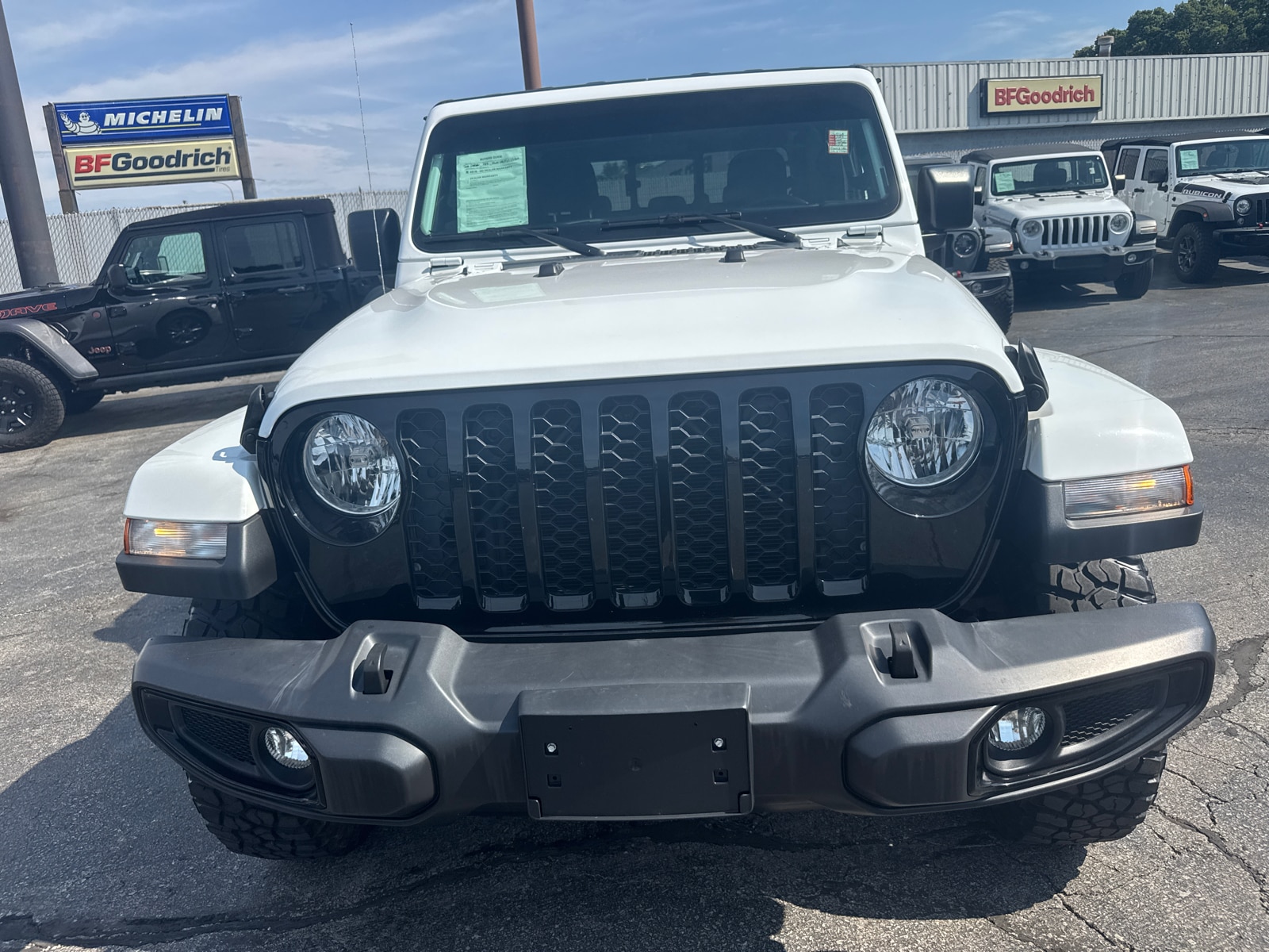 Used 2023 Jeep Gladiator WILLYS with VIN 1C6HJTAG2PL573060 for sale in Kansas City