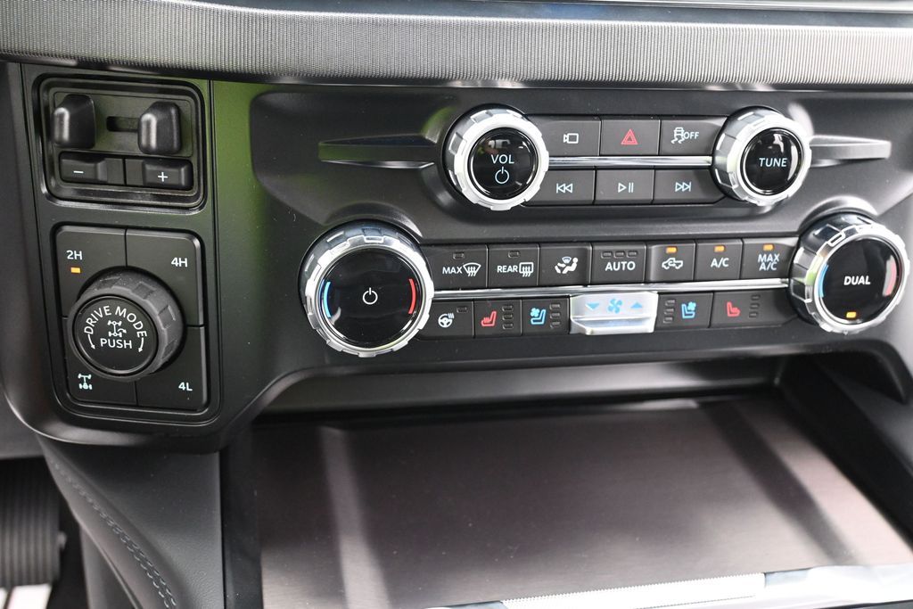 2026 Ford F-250 Super Duty Platinum - Photo 13