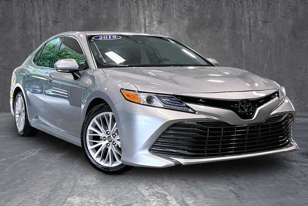 Used 2019 Toyota Camry XLE Sedan