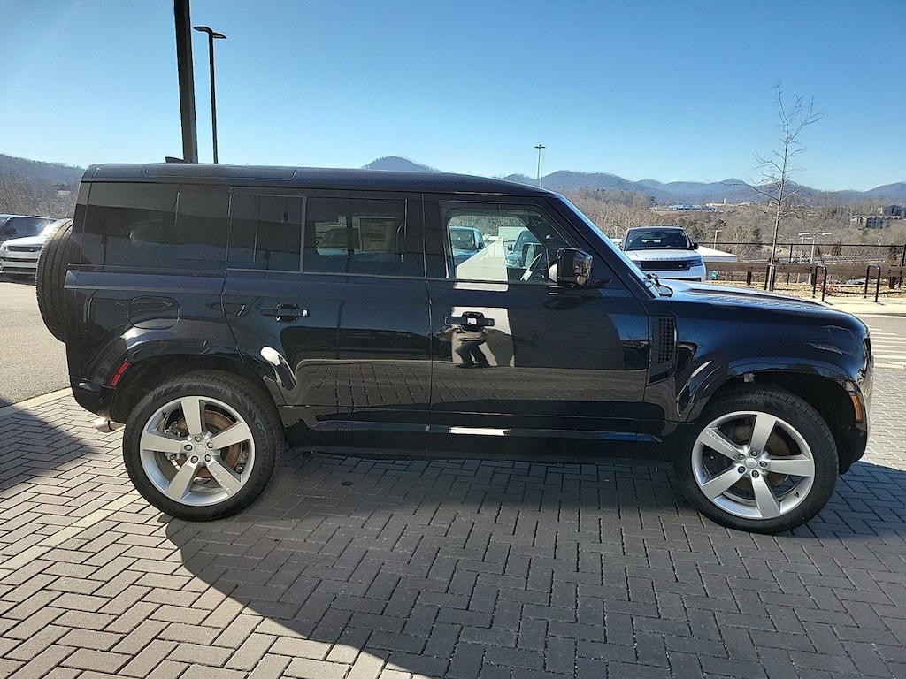 Certified 2025 Land Rover Defender X-Dynamic SE 110 P500 X-Dynamic SE