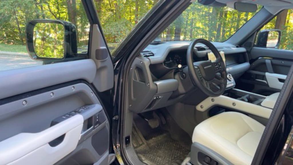 Used 2025 Land Rover Defender X-Dynamic SE SUV