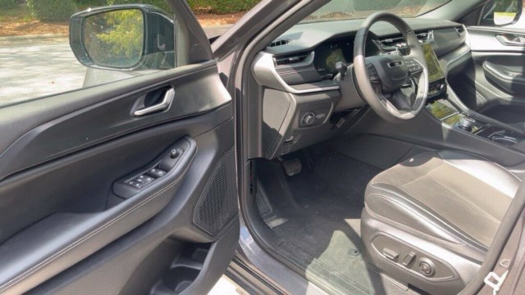Used 2023 Jeep Grand Cherokee L Altitude SUV