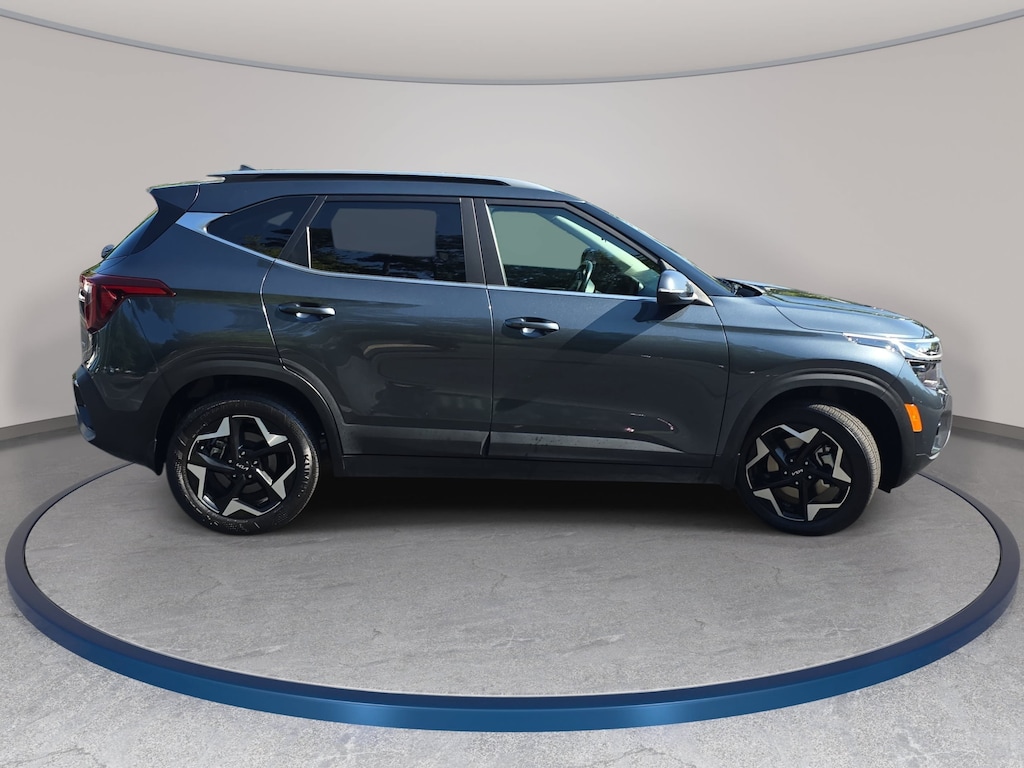 Used 2025 Kia Seltos EX SUV