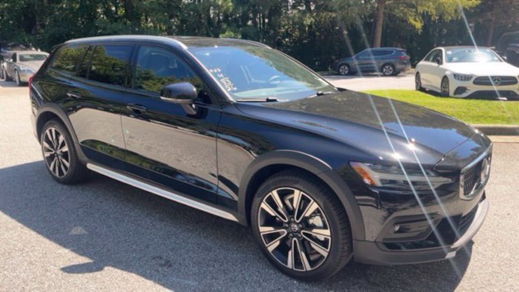 Used 2026 Volvo V60 Cross Country Ultra Wagon