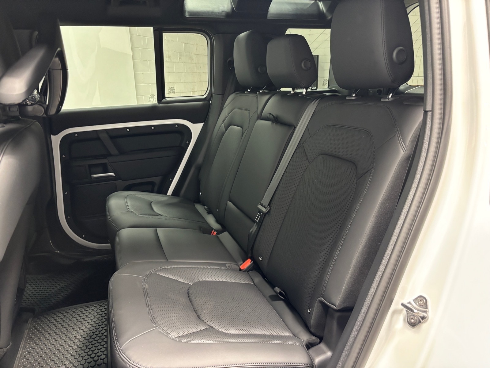 2026 Land Rover Defender S - Photo 27