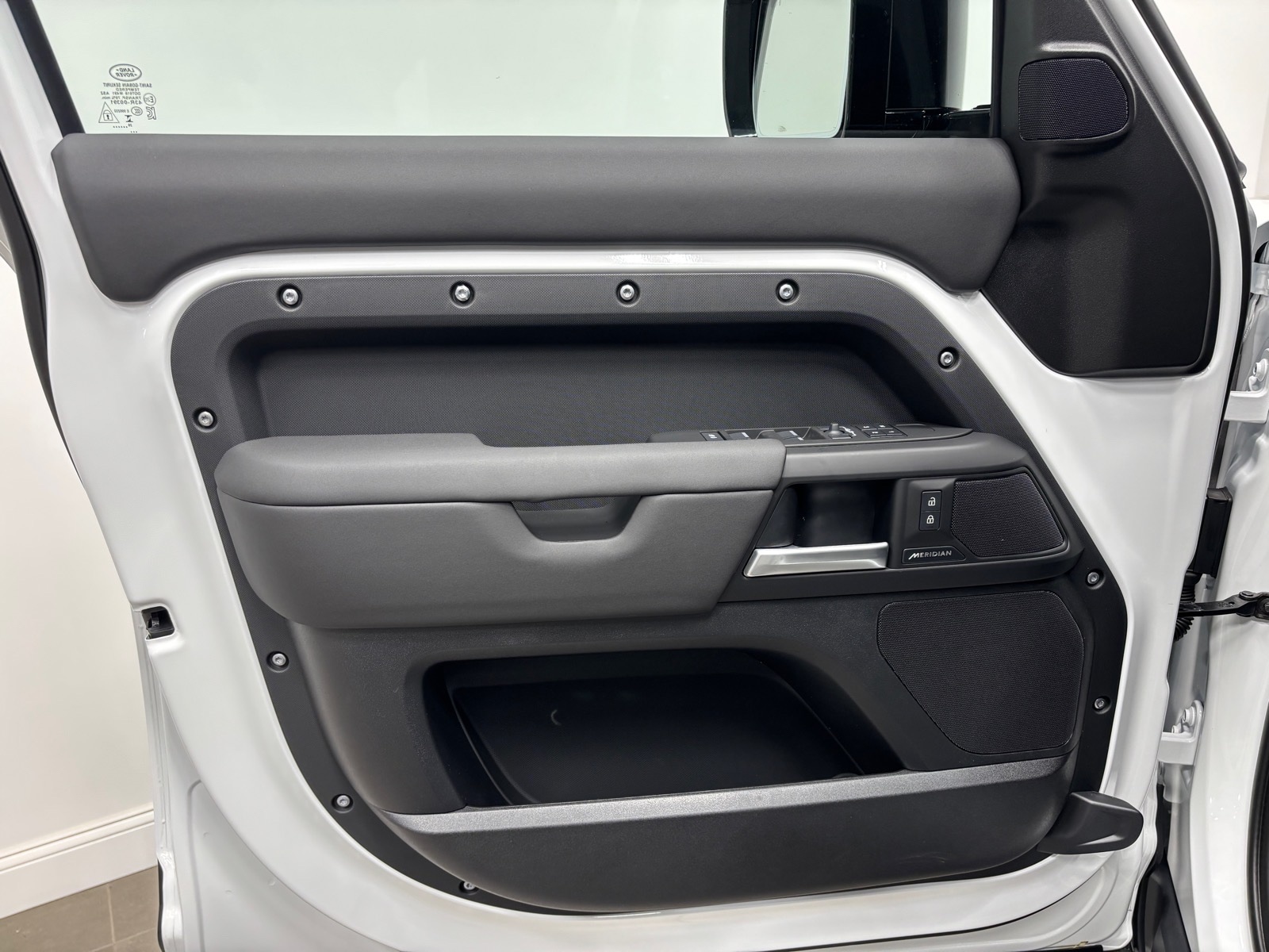 2026 Land Rover Defender S - Photo 25