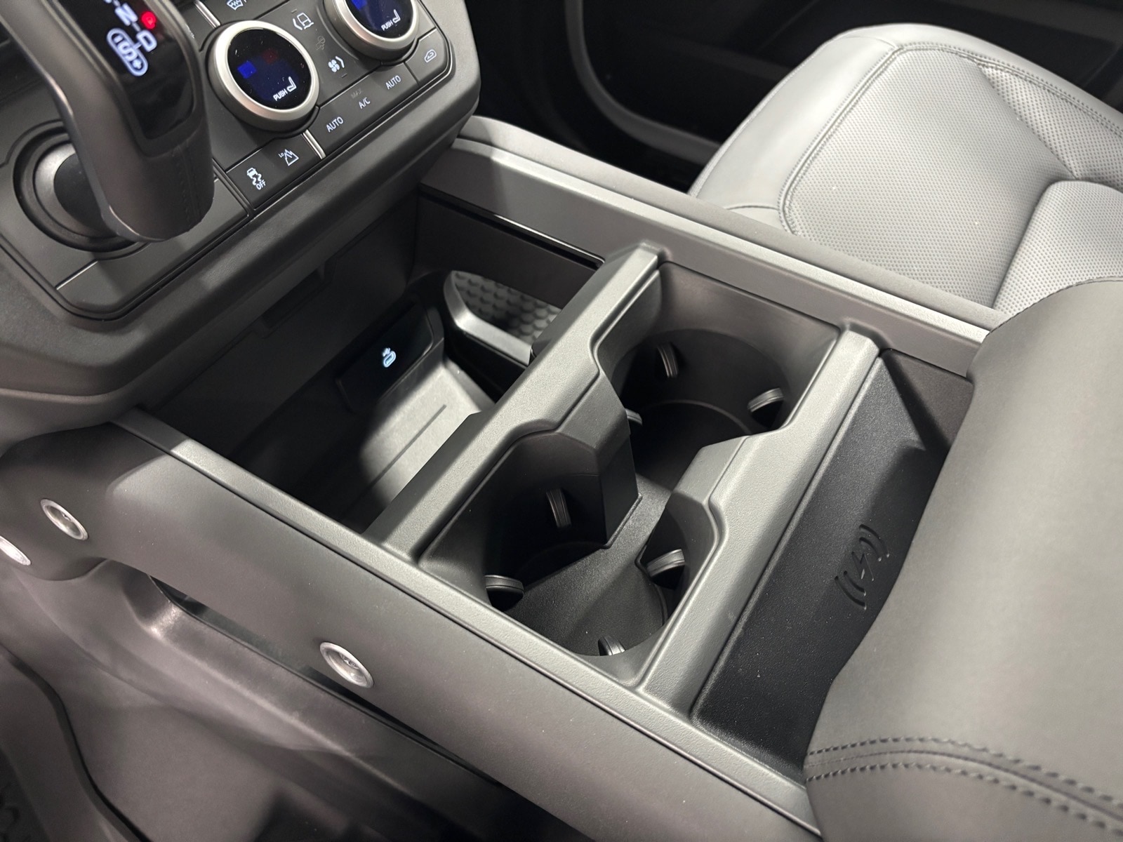 2026 Land Rover Defender S - Photo 13