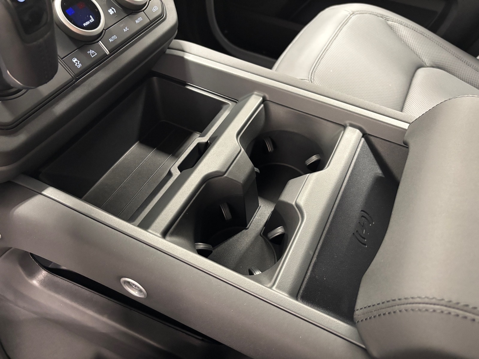 2026 Land Rover Defender S - Photo 14