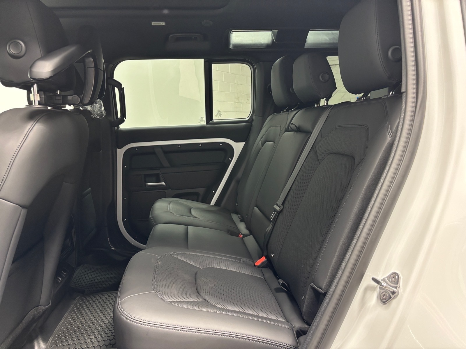 2026 Land Rover Defender S - Photo 28