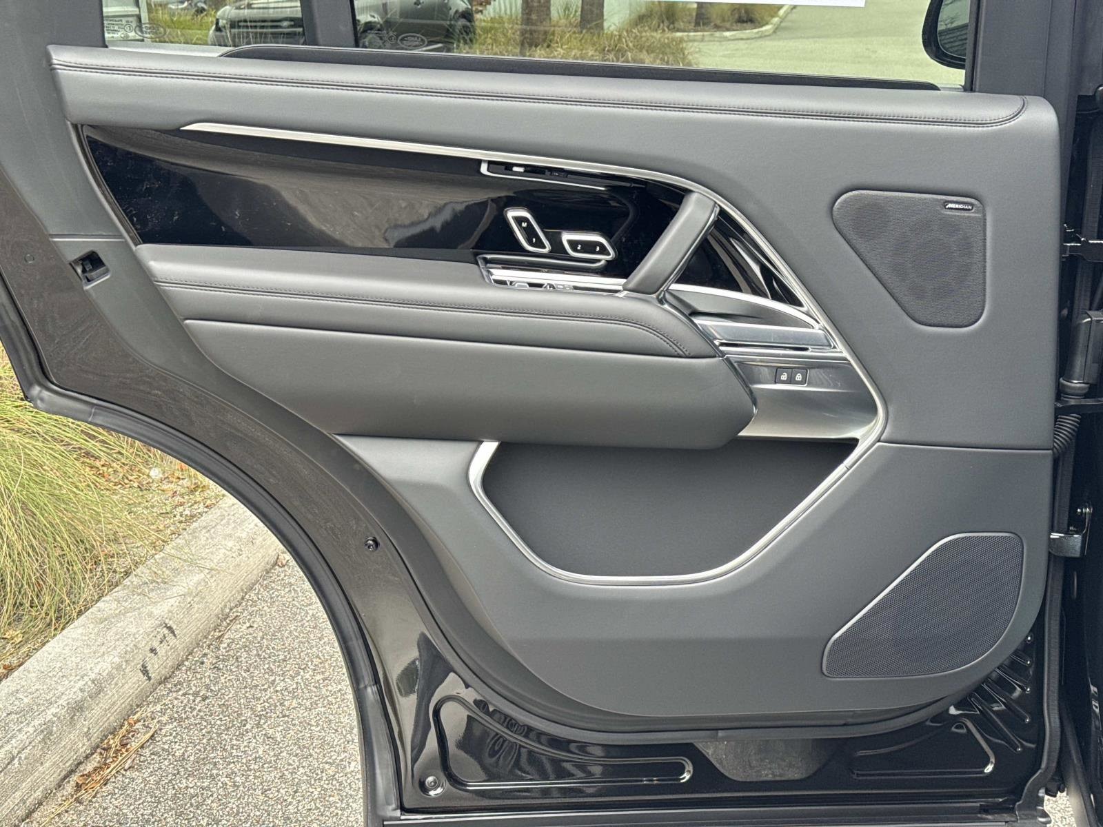 2026 Land Rover Range Rover SE - Photo 12