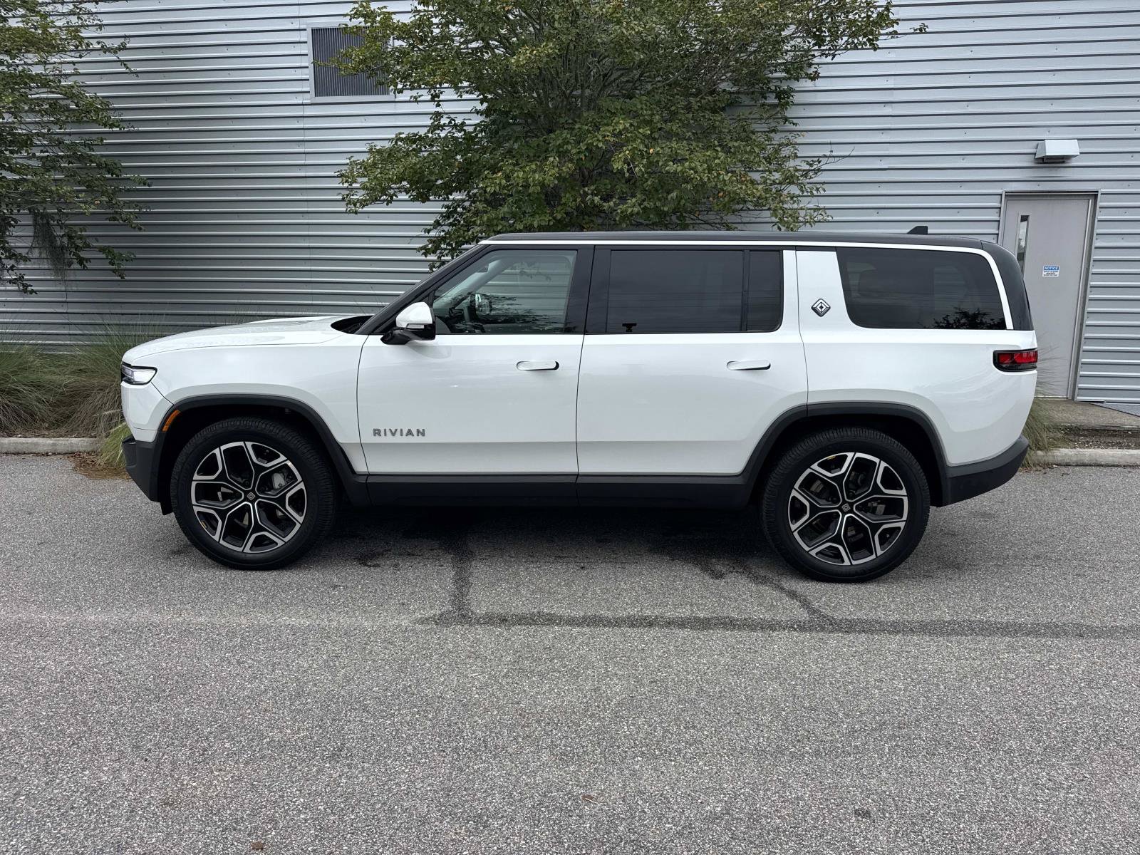 Used 2025 Rivian R1S