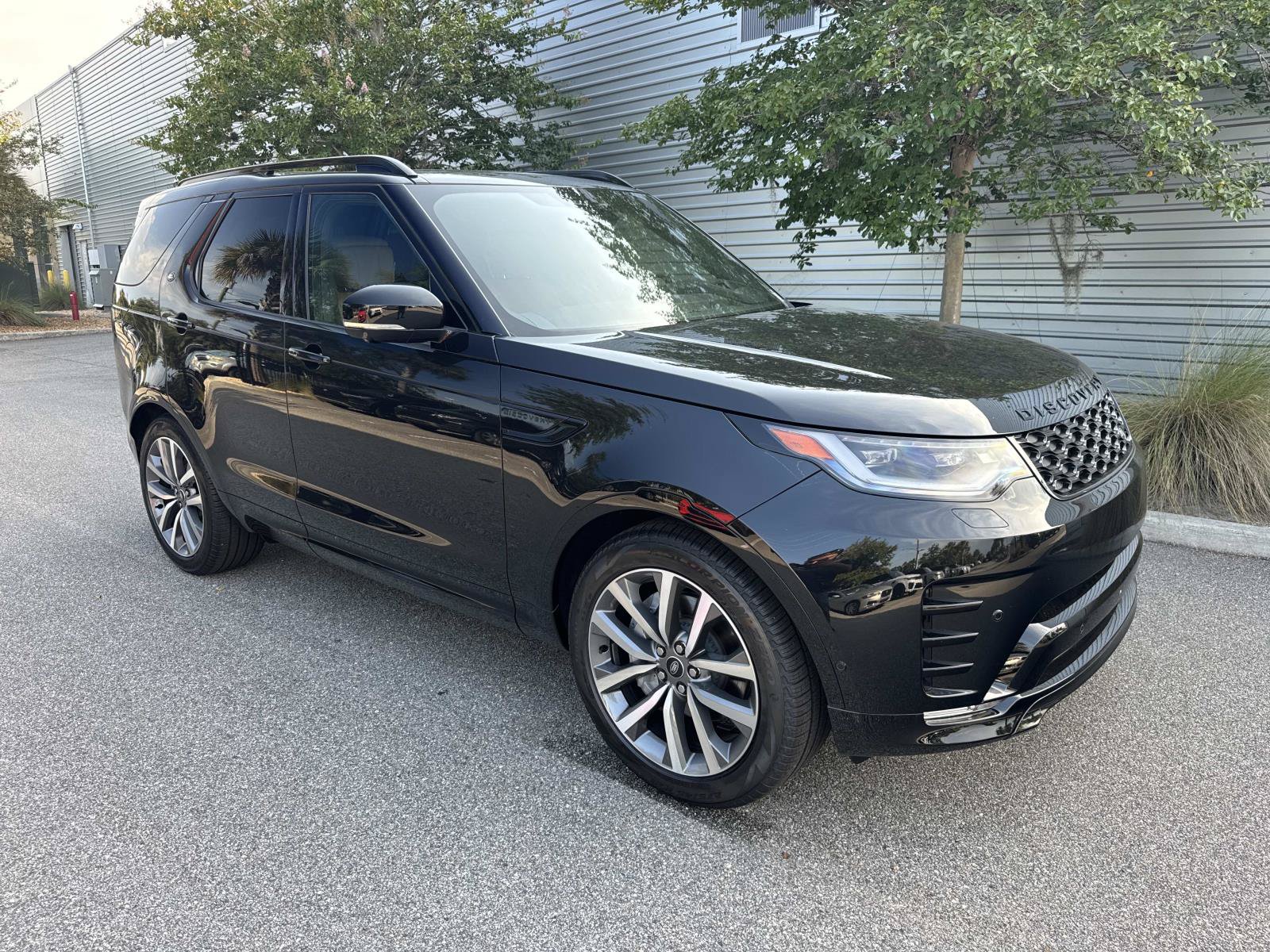 New 2026 Land Rover Discovery Dynamic SE SUV